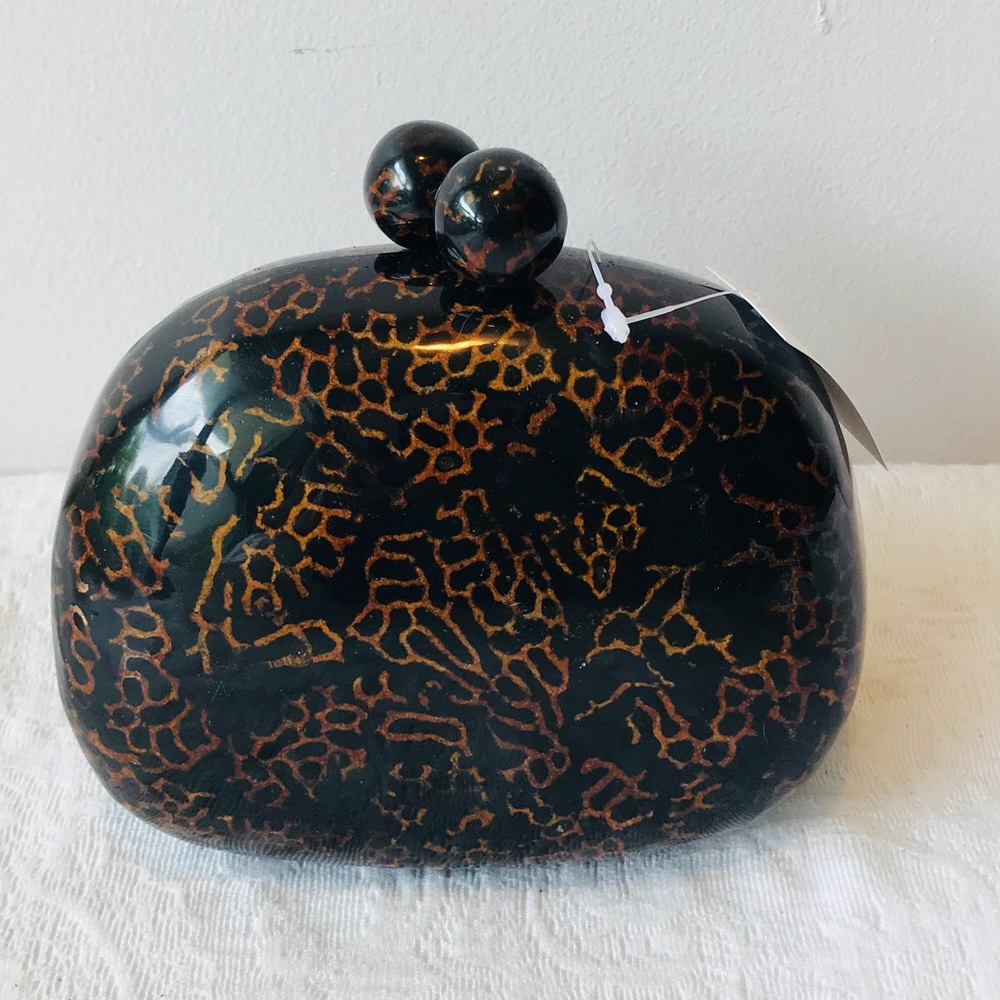 EXQUISITE Lacquer Clutch Bag